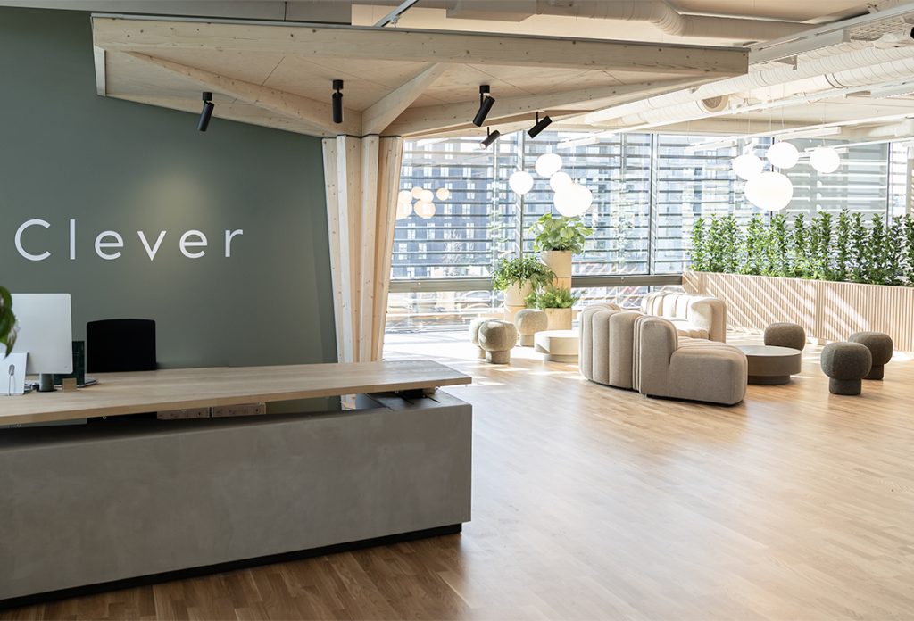 clever reception med sofa og siddepladser