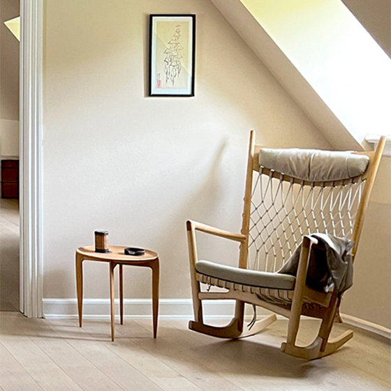 arkitektonisk hjørne med stol